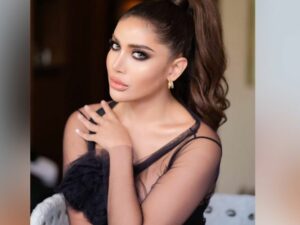 Millen Cyrus belum lama ini unggah potret cantiknya di laman instagram pribadinya yang disebut mirip dengan Kareena Kapoor, Rabu (12/7/2022).