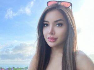 Millen Cyrus baru aja mengunggah potret cantik dirinya yang tanpa mengenakan make up tebal, ia pun disebut sebagai wanita natural, Rabu (6/7/2022).
