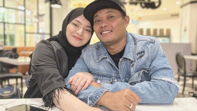 Nathalie Holscher ungkap secara blak-blakan alasan dirinya ingin berpisah dan bercerai dengan comedian Sule, terutama tak merasa bahagia. 