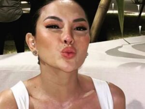 Nikita Mirzani kembali hebohkan publik dengan unggahan dadanya yang terlihat berukuran lebih besar dari yang biasana, berbagai komentar ditinggalkan warganet.
