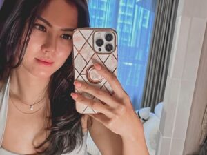 Nita Gunawan belum lama ini mengunggah potret seksinya di laman instagram pribadinya yang langsung menuai komentar warganet.