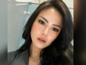 Nita Gunawan belum lama ini membuat pengakuan bahwa dirinya tidak pernah pakai bedak namun tetap terlihat cantik di mana pun dan kapan pun.
