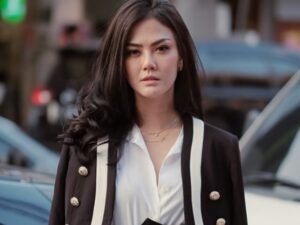 Nita Gunawan akhir-akhir ini tampaknya kerap jadi perbincangan warganet karena pesonanya yang semakin hari pasalnya semakin paripurna.