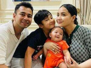 Kejadian Seram dialami Raffi Ahmad dan Nagita Slavina saat mengunjungi rumah barunya. Mereka mendengar suara yang mirip suara Rafacathar.