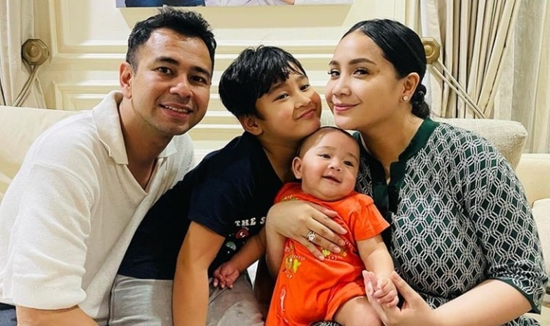 Kejadian Seram dialami Raffi Ahmad dan Nagita Slavina saat mengunjungi rumah barunya. Mereka mendengar suara yang mirip suara Rafacathar.