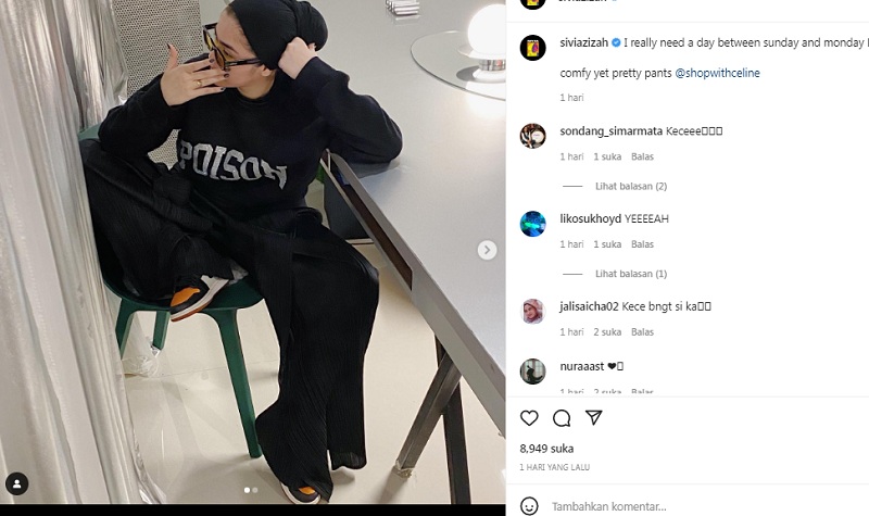 Sivia Azizah tuai pujian netizen perihal outfit serba hitam yang selalu kece. Banyak yang menyebutkan bahwa Sivia adalah the real cewek mamba