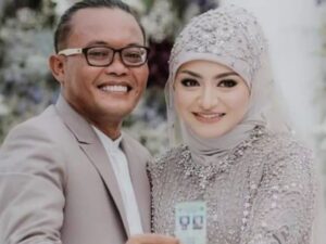 Komedian Sule sepertinya sudah mantap bercerai dengan Nathalie Holscher meskipun usia oernikahannya masih terbilang seusia jagung.