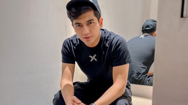 Teuku Ryan akhir-akhir ini keraap jadi perbincangan publik usai beberapa kali kedapatan beradegan mesra dengan lawan mainnya di sebuah sinetron.