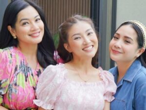 Sarwendah mengunggah video joget bareng Nagita Slavina dan Titi Kamal. Kebersamaan ketiganya disebut netizen circle emak-emak sultan.