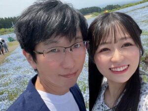 Seorang pria berusia 47 tahun baru-baru ini menjadi viral di kalangan penggemar idol di Jepang karena menikah dengan idola favoritnya.