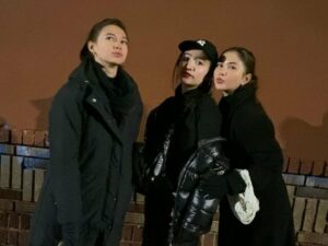 Jessica Mila mengunggah foto baru pada akun Instagramnya. Bertiga dengan Yuki Kato dan Febby Rastanty, mereka dijuluki ciwi-ciwi protagonis.
