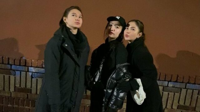 Jessica Mila mengunggah foto baru pada akun Instagramnya. Bertiga dengan Yuki Kato dan Febby Rastanty, mereka dijuluki ciwi-ciwi protagonis.