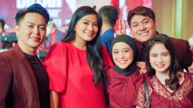 Titi Kamal dan sejumlah pemain film “Makmum” bertemu di acara ulang tahun Rizky Billar. Ia membagikan momen tersebut di akun Intagramnya.