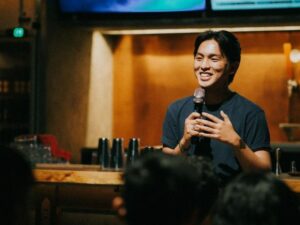 Aldy Jadong pernah jadi korban kekerasan karena disiksa oleh mantan pacar hingga membuat komika ini trauma dengan cewek posesif.