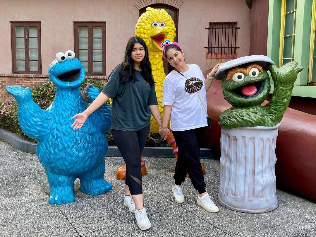 Annisa Pohan unggah foto perbandingan 3 tahun lalu dengan putrinya, netizen puji tak ada yang berubah dari kecantikannya.