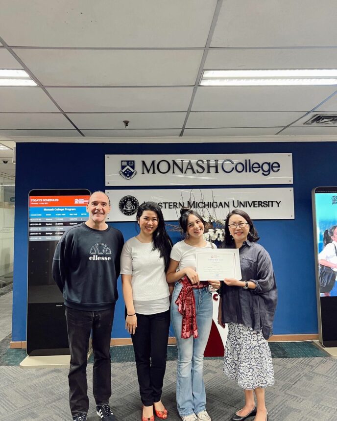 Beby Tsabina termasuk salah satu selebriti Indonesia yang mengutamakan pendidikan. Ia kini akan melanjutkan pendidikan ke luar negeri.