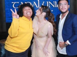 Celine Evangelista blak-blakan mengungkapkan rasa sayangnya pada komedian Marshel Widianto, ia bahkan mengaku sudah saling terbuka satu sama lain.
