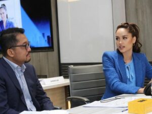 Cinta Laura merasa tidak menyangka akan dipercaya menjadi Komisaris PT. Maharaksa Biru Energy Tbk, buat netizen bangga.