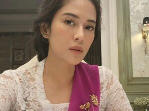 Dian Sastro jadikan kebaya sebagai suatu outfit wajib menghadiri acara, karena bagi dirinya pakaian ini merupakan suatu jati diri.