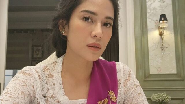 Dian Sastro jadikan kebaya sebagai suatu outfit wajib menghadiri acara, karena bagi dirinya pakaian ini merupakan suatu jati diri.