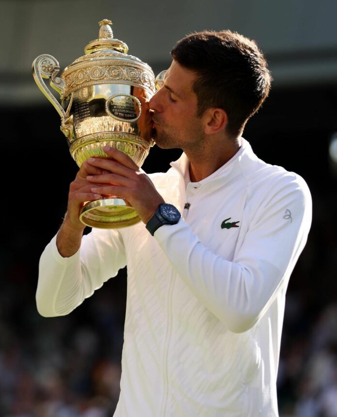 Petenis Serbia, Novak Djokovic menjuarai ajang tenis Wimbledon 2022. Pada final, Ia berhasil mengalahkan petenis Australia, Nick Kyrgios