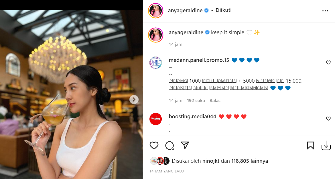 Anya Geraldine pose candid dengan minuman saat kunjungi sebuah kafe dengan mengenakan tanktop, netizen malah salfok dengan tato miliknya.
