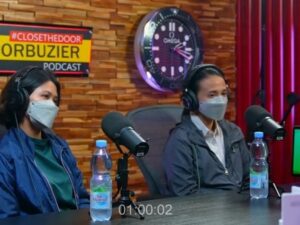 Dua korban motivator Julianto Eka Putra berbicara dengan tak kuasa menahan tangis dalam tayangan youtube Deddy Corbuzier.