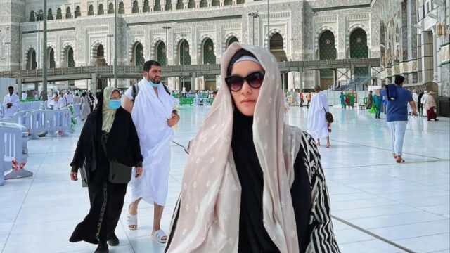 Marcella Zalianty tuliskan curhatan bahwa perayaan terbaik bagi seorang muslim adalah bagaimana untuk instrospeksi diri.