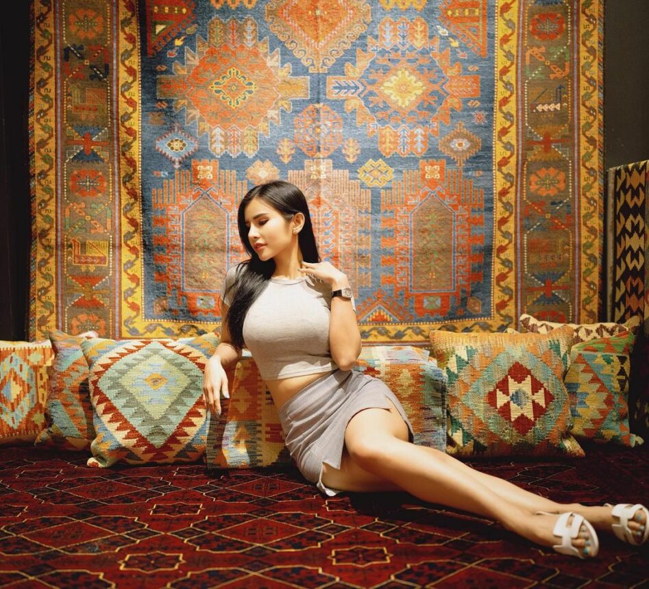 Netizen terang-terangan beri pujian jika keseksian dari Maria Vania benar-benar terlihat begitu menggoda mata siapa saja.