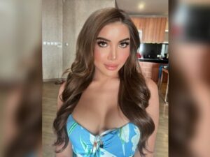 Millen Cyrus dipuji sebagai ratu yang tidak tertandingi karena punya kulit eksotis yang mmebuat netizen selalu terbayang akan sosoknya.