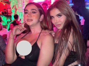 Millen Cyrus unggah foto seksi bersama Ezy Diva, dipuji mirip anak perawan. Tapi bentuk pakaian Ezy buat banyak yang salfok.