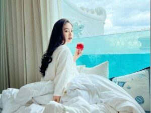 Natasha Wilona disebut miliki kecantikan yang begitu sempurna saat menikmati waktu liburan mewah ala sultan, yang mendapat banyak pujian.
