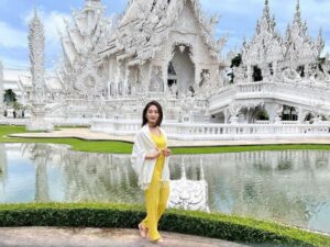 Natasha Wilona unggah foto liburan di Thailand, malah dipuji miliki vibe seperti seorang ibu negara oleh banyak netizen.