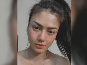 Nita Gunawan dipuji banyak netizen karena wajah cantik serta manisnya disebut-sebut mampu menyaingi pabrik gula.