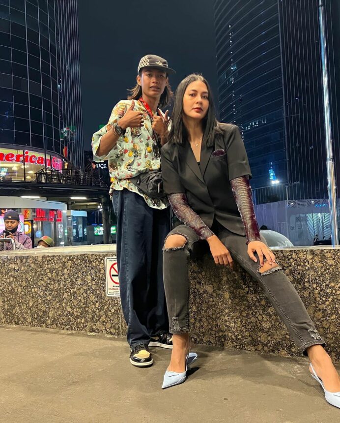 Viralnya Citayem Fashion Week membuatnya Paula Verhoeven sebagai model profesional ikut andil bagian. Iya turut mendatangi tempat tersebut.