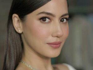Pevita Pearce no make up saja sudah terlihat begitu cantik. Hingga banyak netizen menilai jika dirinya lebih cocok natural tanpa make up.