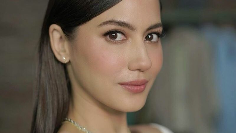 Pevita Pearce no make up saja sudah terlihat begitu cantik. Hingga banyak netizen menilai jika dirinya lebih cocok natural tanpa make up.