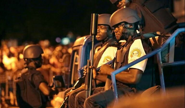 Penyerangan oleh Gerakan Militan Islam menewaskan warga Togo Utara. Pemerintah telah keluarkan pengumuman keadaan darurat.
