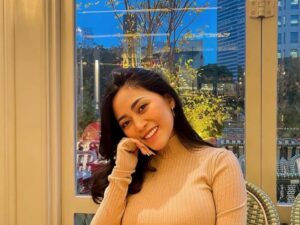 Rachel Vennya terlihat begitu cantik dan kekinian dengan outfit pilihannya, dipuji bagai ajakan untuk berumah tangga. 