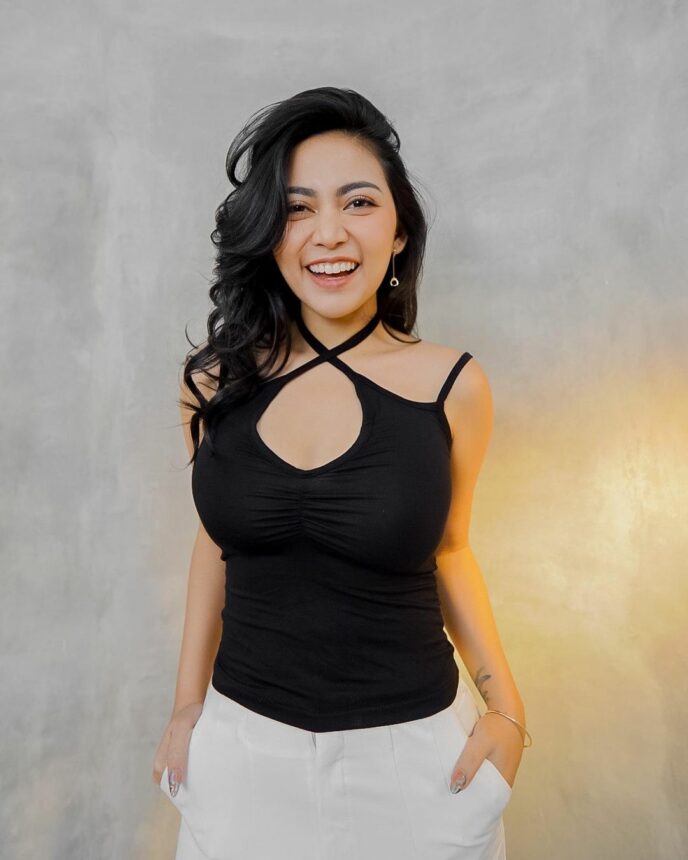 Rachel Vennya ternyata baru 5 kali pacaran walau sering dekat dengan berbagai pria, apalagi dikenal sebagai salah seorang selebgram seksi.