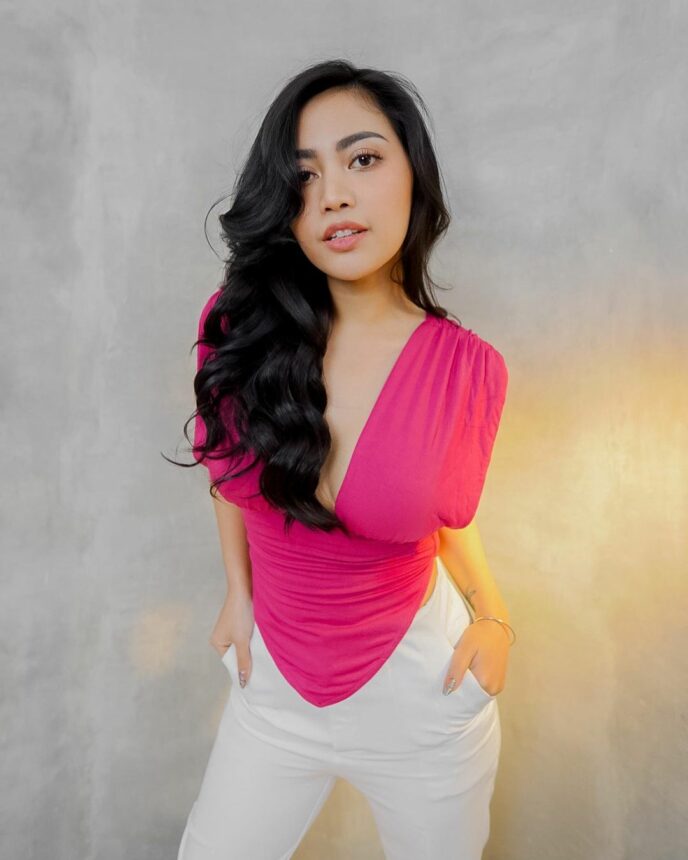 Rachel Vennya ternyata baru 5 kali pacaran walau sering dekat dengan berbagai pria, apalagi dikenal sebagai salah seorang selebgram seksi.