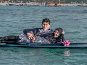 Ria Ricis dapat kejutan ulang tahun dari sang suami saat berusia ke-27 tahun, berupa kue bunga hingga tulisan romantic di lapangan.