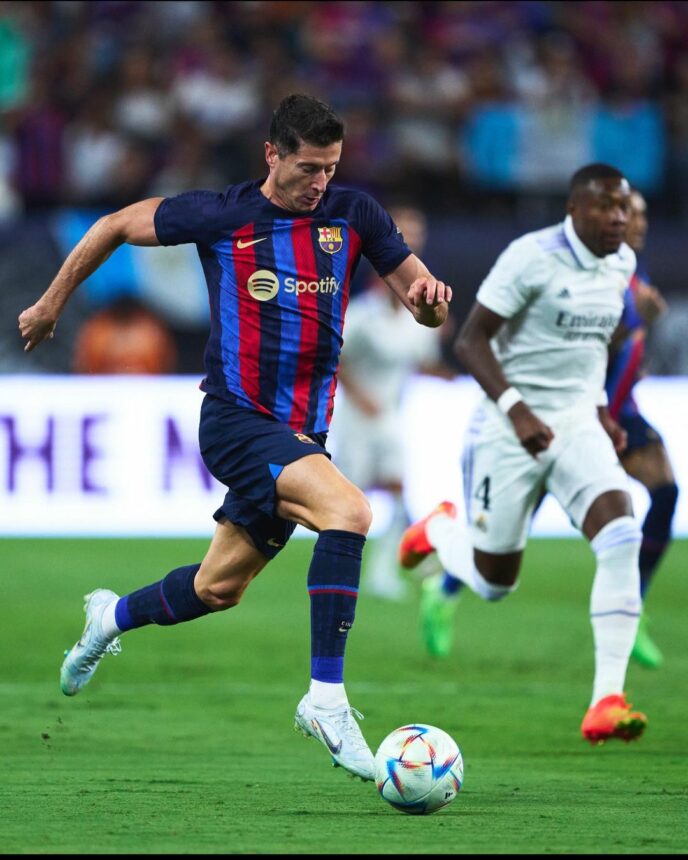 Penyerang anyar Barcelona Robert Lewandowski, menuduh bekas timnya Bayern Munchen, telah berbohong saat menyebutkan alasannya pindah ke La Liga.