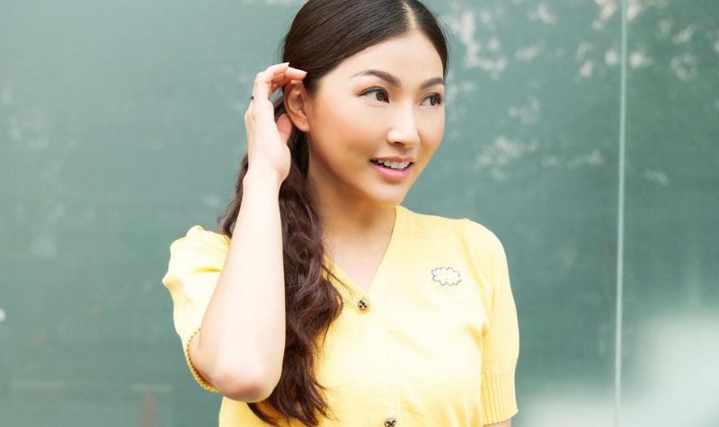 Sarwendah kembali mengunggah foto baru di akun Instagramnya. penampilan istri Ruben Onsu itu dinilai netizen kurus dari seperti biasanya pasca sakit.