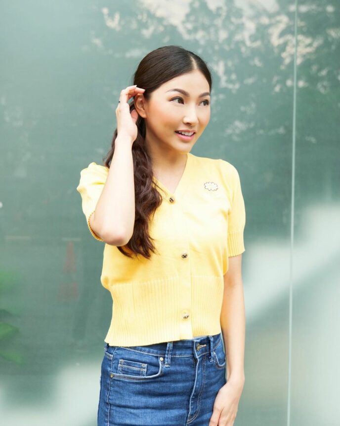 Sarwendah kembali mengunggah foto baru di akun Instagramnya. penampilan istri Ruben Onsu itu dinilai netizen kurus dari seperti biasanya pasca sakit.