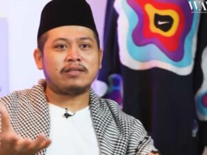 Tretan Muslim beberkan alasan mengapa ia memilih tampil unik dan berbeda dari yang lainnya. Terutama selalu pakai sarung dan sorban.