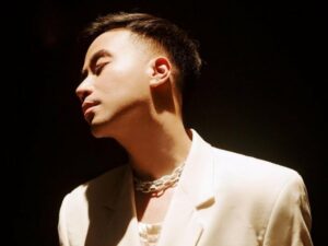 Vidi Aldiano akan rilis lagu baru berjudul Salam Kenal, dengan makna mendalam bagi seorang bapak melepas putrinya untuk menikah.