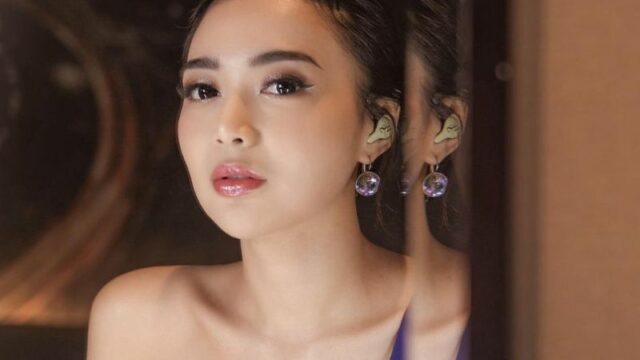 Wika Salim dengan santainya ngupil saat sedang dirias dan percaya diri merekam hal ini. netizen dibuat pasrah dengan tingkahnya.