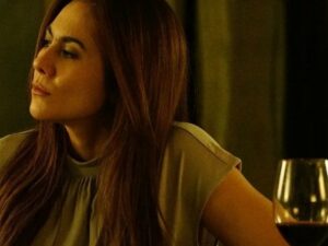 Wulan Guritno dinilai terlalu kece dan badass ketika ambil bagian dalam film Serigala Terakhir 2, buat banyak netizen terpesona.