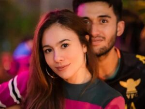 Ungkap rasa cemburu, netizen merasa jika Wulan Guritno termotivasi dari Raffi Ahmad jalani hubungan dengn pasangan beda usia.